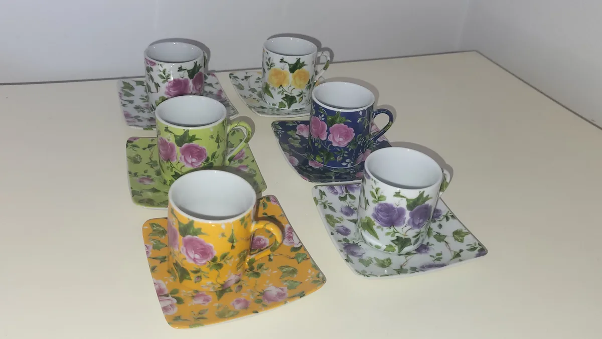 Lot de 6 tasses à café.
